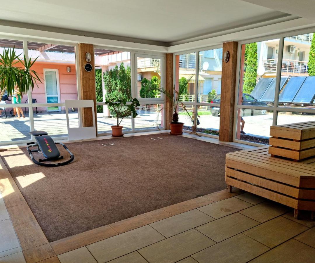 Relax Wellness Studio Hajdúszoboszló Hajduszoboszlo Exterior foto