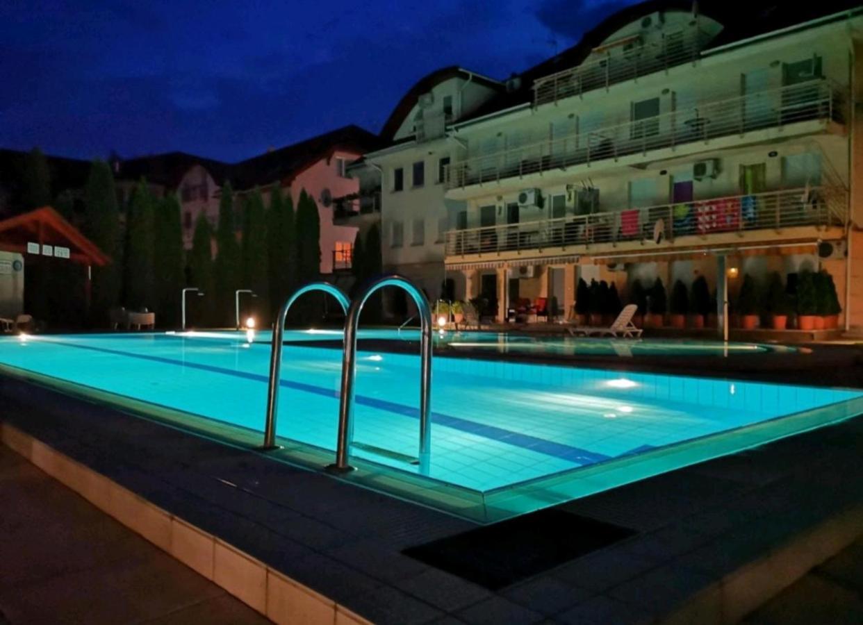Relax Wellness Studio Hajdúszoboszló Hajduszoboszlo Exterior foto